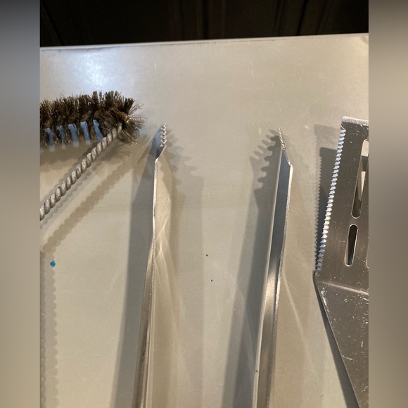 NEW - Set of 3 high-quality, heavy-duty grilling tools - Picture 3 of 6